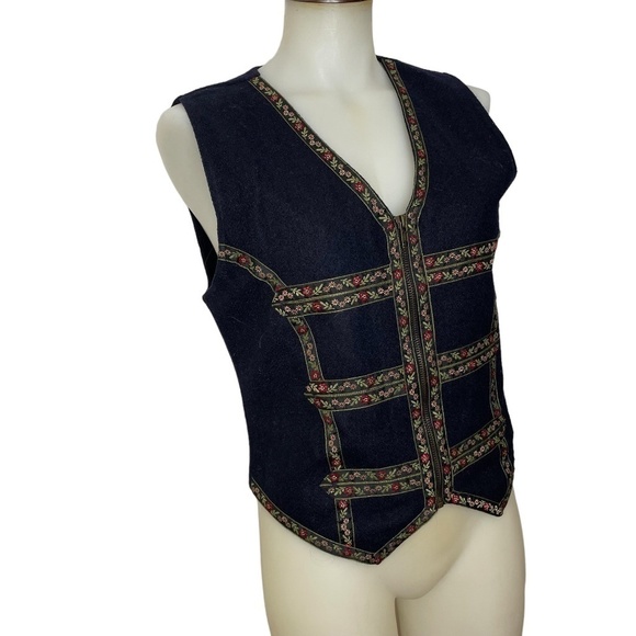 Wool Blend Folk Vest 🤍 - Picture 2 of 10